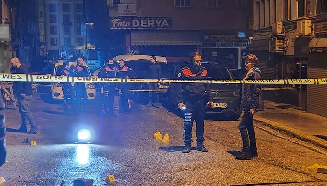 Sevgilisinden ayrılıp alkol alan şahıs etrafa rastgele ateş etti