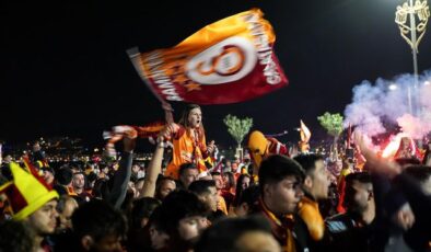 Türkiye sarı-kırmızıya boyandı: 26. şampiyonluk 81 ilde ve sınır ötesinde kutlandı