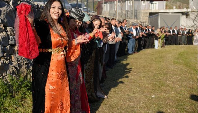 Aşiretler “yasak” dedi, kadınlar yasağı tanımadı