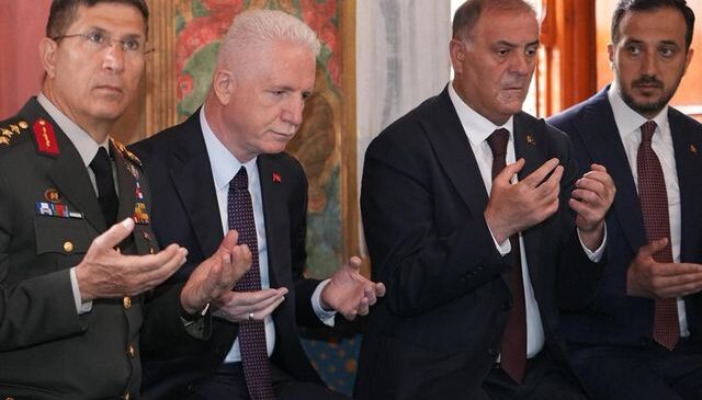 Vali Gül, çağ açıp çağ kapatan hükümdarı dualarla yad etti