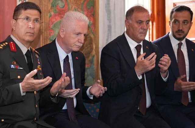 Vali Gül, çağ açıp çağ kapatan hükümdarı dualarla yad etti