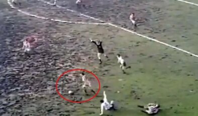 Yıllar sonra ortaya çıkan görüntü! Saha ayrı, oynanan futbol ayrı olay