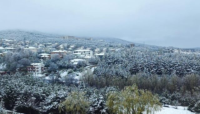 Mayıs ayında güne kar ile uyandılar