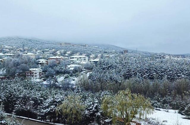 Mayıs ayında güne kar ile uyandılar