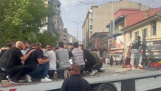 Yüksek sesle müzik tartışması kanlı bitti: Cenaze çekici üstünde taşındı