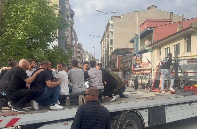 Yüksek sesle müzik tartışması kanlı bitti: Cenaze çekici üstünde taşındı
