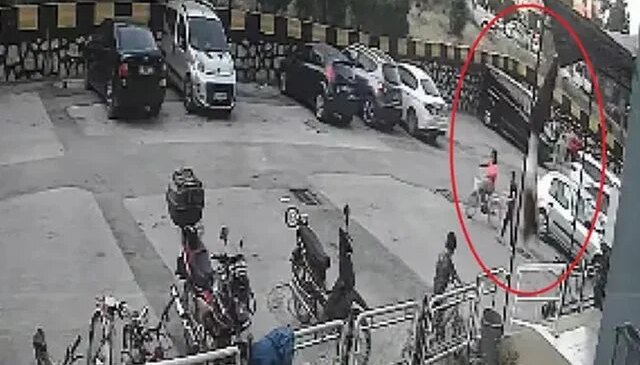 12’nci kattan düşüp yaralanan Ecrin’in babası: Bir mucizeye tanıklık ettik