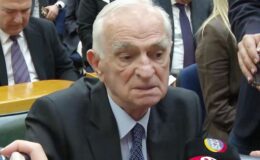 16 yıl sonra bir ilk! CHP Grup Toplantısı’na katılan Önder Sav, Kılıçdaroğlu’na tepki gösterdi