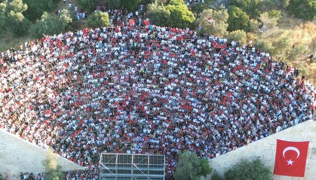 2 bin yıllık tarihi Antiphellos Antik Tiyatrosu’nda milli maç heyecanı
