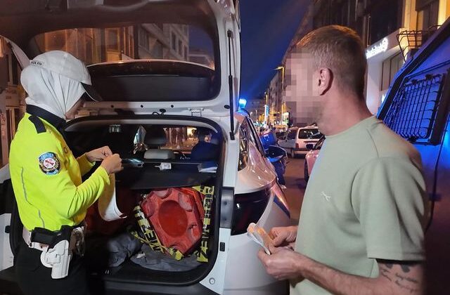 4 gün önce aldığı ehliyeti alkolden kaptırdı