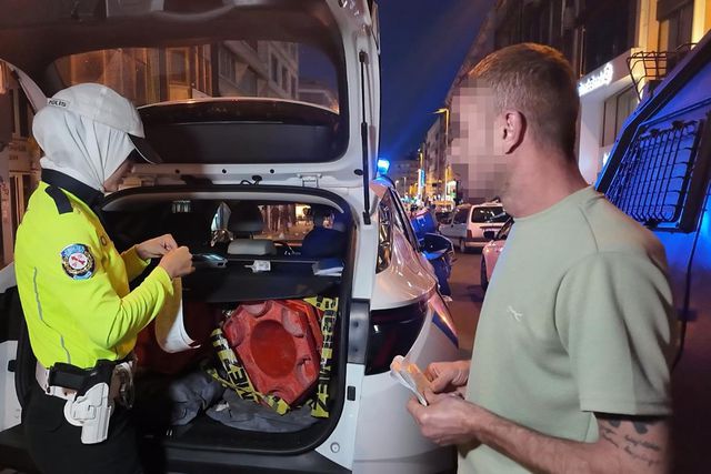 4 gün önce aldığı ehliyeti alkolden kaptırdı