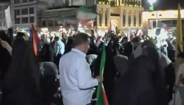 ABD ve İran anlaşmaya çok yakın! Tahranlılar sokaklara döküldü