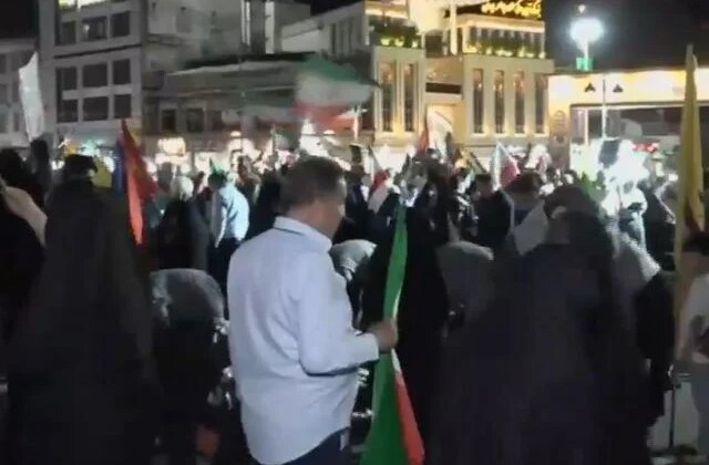 ABD ve İran anlaşmaya çok yakın! Tahranlılar sokaklara döküldü