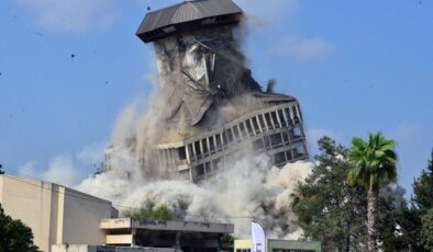 Adana’nın simge yapısı saniyeler içinde tuzla buz oldu