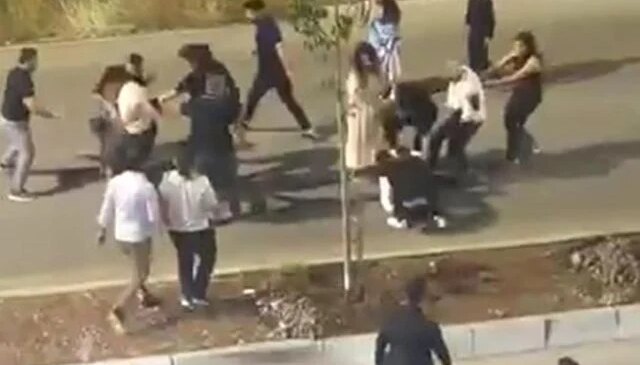 Düğün konvoyunda tekmeli, yumruklu kavga