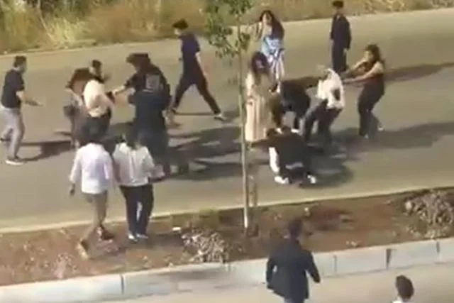 Adıyaman'da düğün konvoyunda tekmeli yumruklu kavga