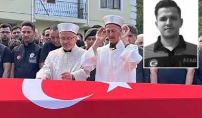 Görevi başında şehit olan AFAD personeli Ömer Faruk Özkan’ı son yolculuğuna babası uğurladı