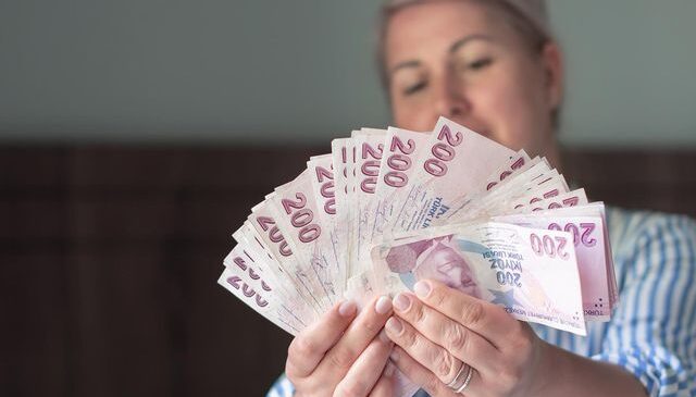AK Parti kaynakları en düşük emekli maaşı için rakam verdi