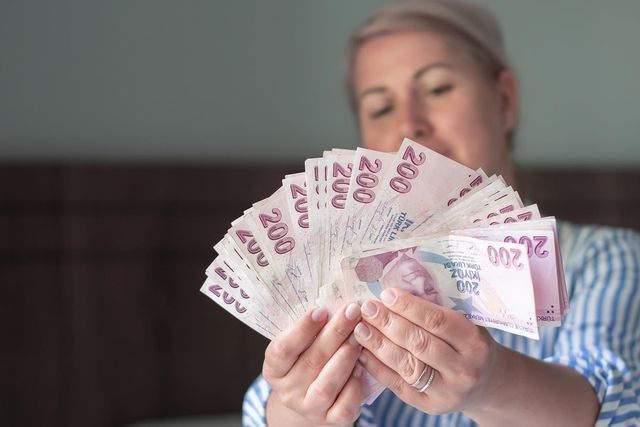 AK Parti kaynakları en düşük emekli maaşı için rakam verdi