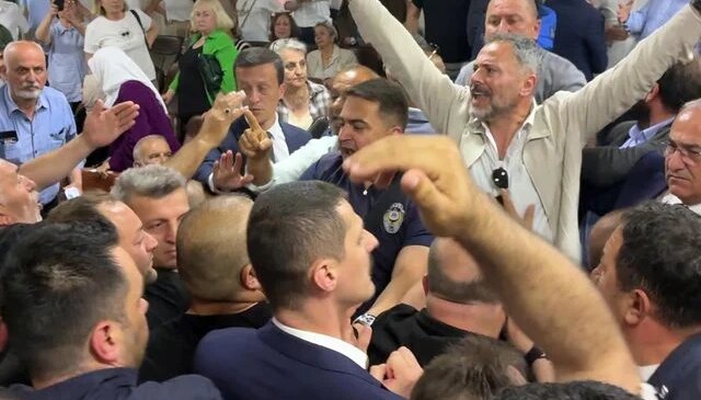Akçakoca Belediyesi AK Parti’ye geçti, seçim sonrası kavga çıktı