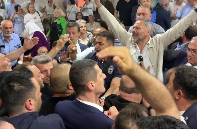 Akçakoca Belediyesi AK Parti’ye geçti, seçim sonrası kavga çıktı