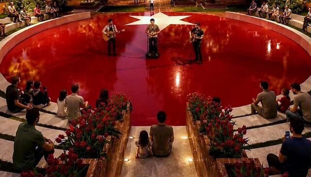 Akşehir Belediye Başkanı’ndan skandal hizmet! Yere Türk bayrağı çizdiler