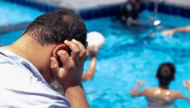 Havuz başında fenalaşan turist hayatını kaybetti