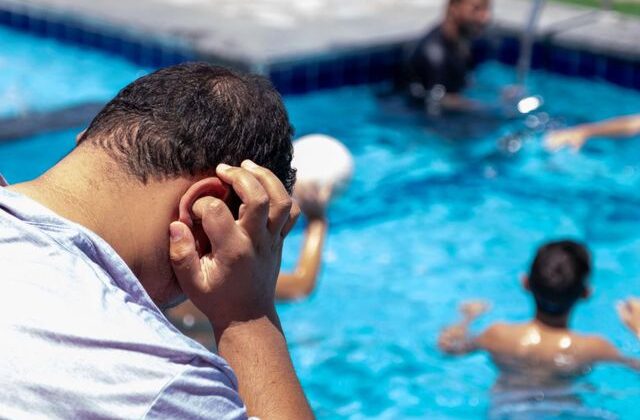 Havuz başında fenalaşan turist hayatını kaybetti