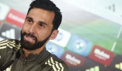 Alvaro Arbeloa yeni takımına imzayı atıyor