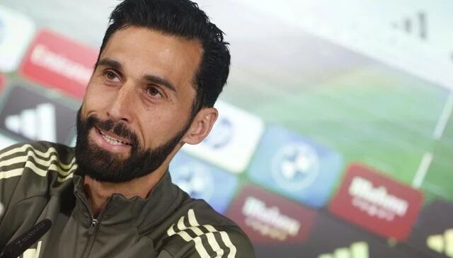 Alvaro Arbeloa yeni takımına imzayı atıyor