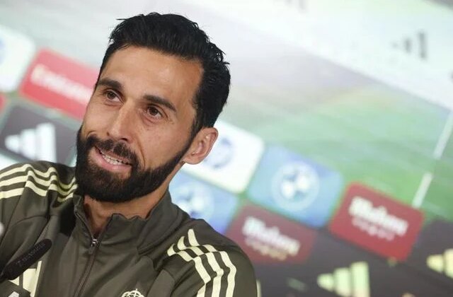 Alvaro Arbeloa yeni takımına imzayı atıyor