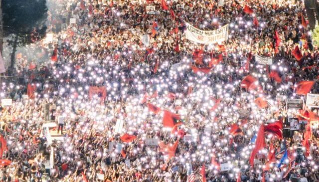 Arnavutluk’ta Trump ailesi bağlantılı proje ülkeyi ayağa kaldırdı, protestolar 23 gündür sürüyor