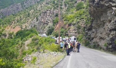 Çoruh Nehri’ne düşen otomobilde kaybolan baba-oğul aranıyor