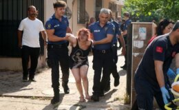 Antalya’da korku dolu dakikalar! Mahalleyi ayağa kaldırdı: Evini ateşe verip kendini içeri kilitledi