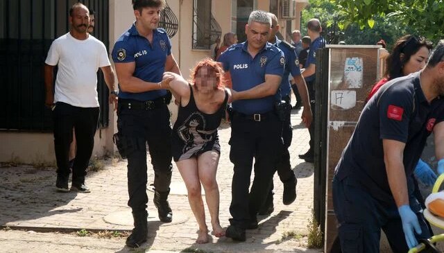 Antalya’da korku dolu dakikalar! Mahalleyi ayağa kaldırdı: Evini ateşe verip kendini içeri kilitledi