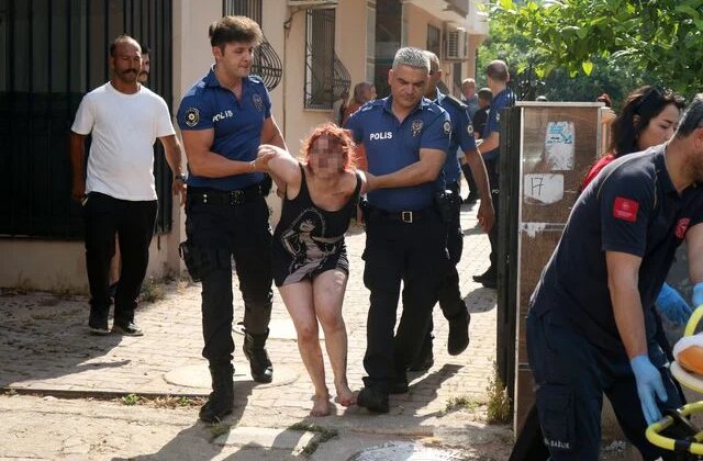 Antalya’da korku dolu dakikalar! Mahalleyi ayağa kaldırdı: Evini ateşe verip kendini içeri kilitledi