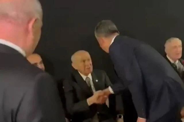 bahceli ve ozel koc holdingin resepsiyonunda bir 0fc44bf3ae o