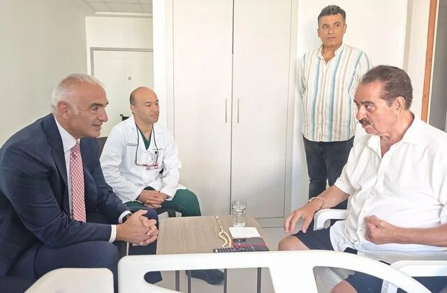 Bakan Ersoy’dan İbrahim Tatlıses’e geçmiş olsun ziyareti