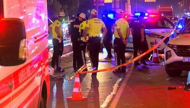 Motosiklet aydınlatma direğine çarptı! 2 kişi hayatını kaybetti