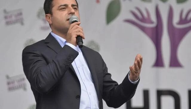 Başak Demirtaş, Selahattin Demirtaş’ın yeni fotoğrafını paylaştı