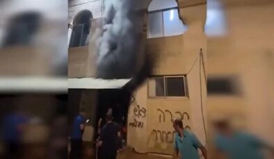 Batı Şeria’da Yahudi yerleşimcilerden çirkin provokasyon: İki cami birden ateşe verildi!