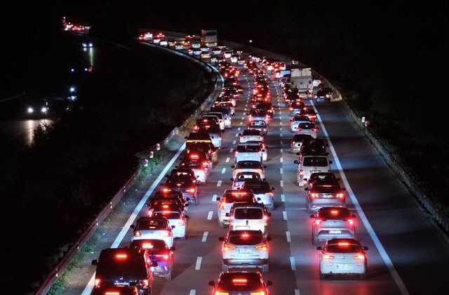 Anadolu Otoyolu Düzce geçişinde trafik durma noktasına geldi