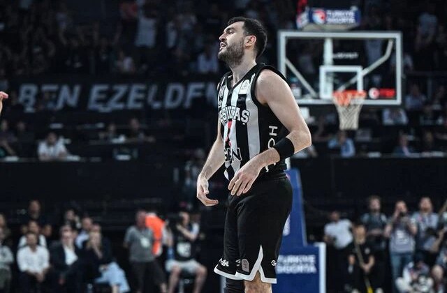 Beşiktaş’tan ayrılan Yiğit Arslan, Trabzonspor’a imza attı