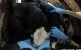 Bıçaklanan genç yardım istediği polis tarafından kelepçelendi: Hastanede hayatını kaybetti!
