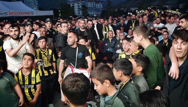 Bitlis Spor, 3’üncü Lig’e yükseldi, taraftarlar sokağa döküldü