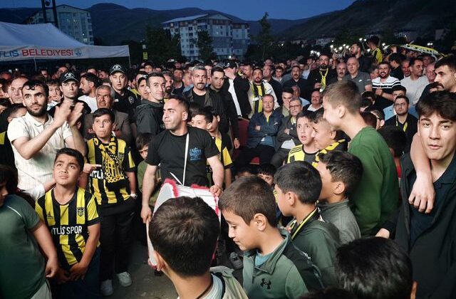 Bitlis Spor, 3’üncü Lig’e yükseldi, taraftarlar sokağa döküldü