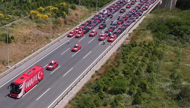 Bizim Çocuklar’ı Dünya Kupası’na uğurlayan konvoy dünya basınında