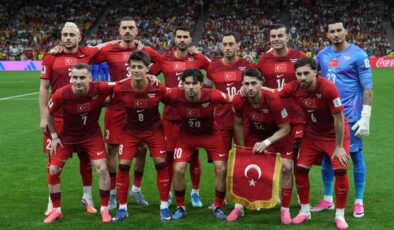 Bodrum tatili erken başladı: Milli futbolculara olay göndermeler