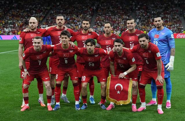 Bodrum tatili erken başladı: Milli futbolculara olay göndermeler