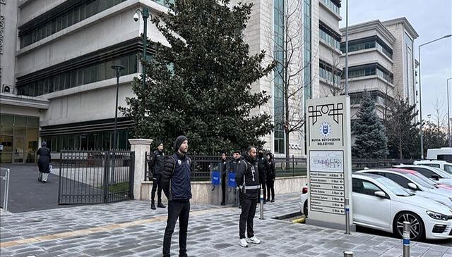 Bursa’da rüşvet operasyonunun perde arkası ortaya çıktı: Pasta kutusunda döviz detayı!